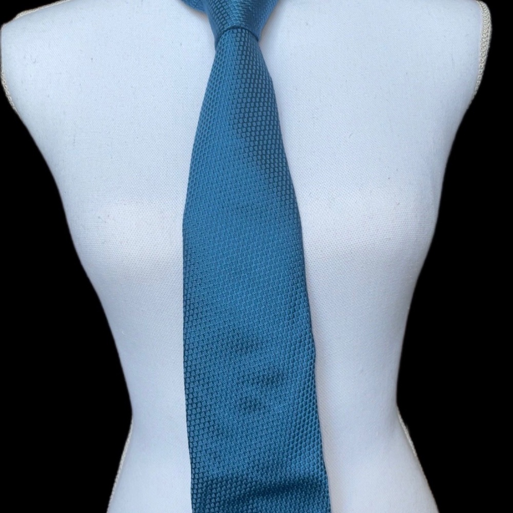 Thomas Pink 100% silk tie
